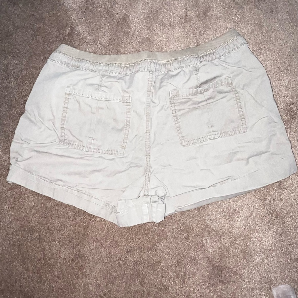 Old Navy Women's beige colored pull on Shorts Sz med - Picture 5 of 5